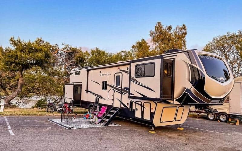 Tiny House vs RV: Which One Is Better for You to Live In? 3 What Is An RV