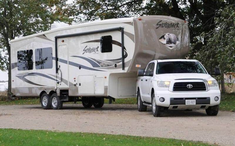 Toyota Tundra towing 5th wheel