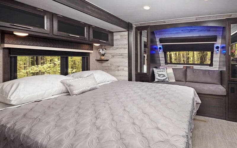 10 Amazing Travel Trailers With King Size Beds