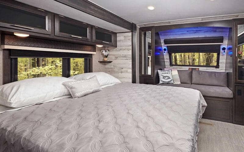 10 Amazing Travel Trailers With King Size Beds   RVing Know How