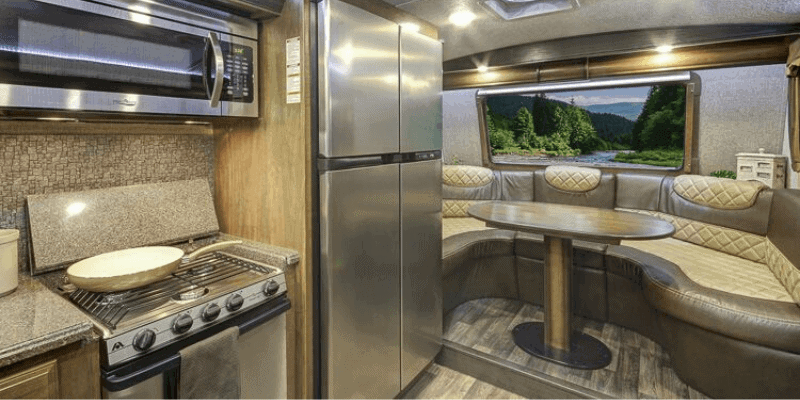 Keystone – Montana 3820FK Front Kitchen