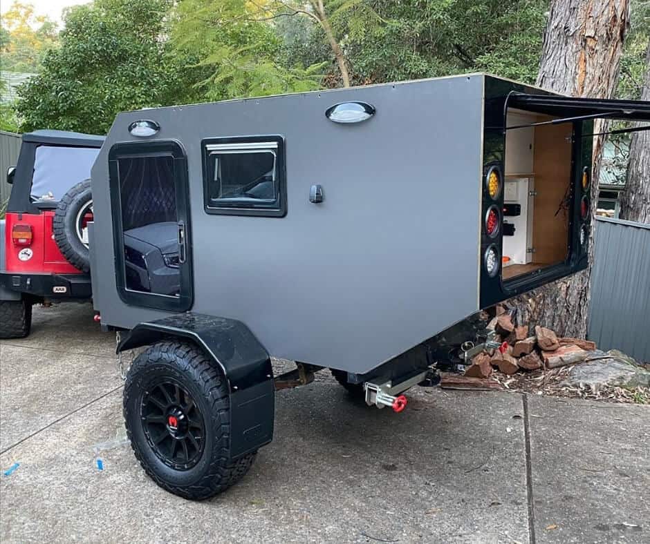 What Equipment Do You Need to Tow a Travel Trailer With a Jeep Wrangler