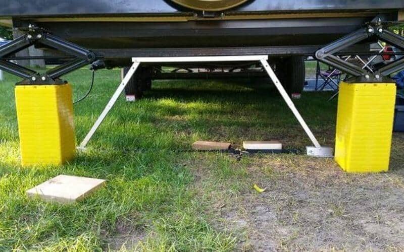 Measures 6 x 6 - Capacity 5,000 lb 44531 Camper or Trailer to Increase Stability| Adjusts from 9 to 14 Camco Adjustable Stabilizer for RVs Place Under the Front or Rear of Your RV 