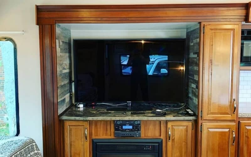 How To Mount a Tv In an RV Without Studs 2 Best RV TV