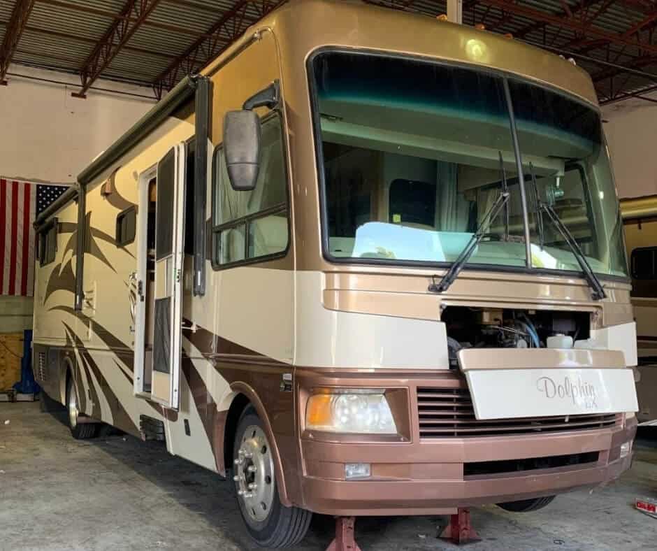 How Much Does it Cost to Replace an RV Windshield? 4 How to Find an RV Windshield Glass Repair Shop
