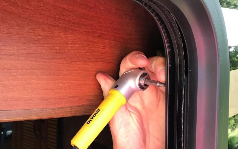 How Much Does It Cost to Replace RV Windows? 5 Free The Window From Its Seal