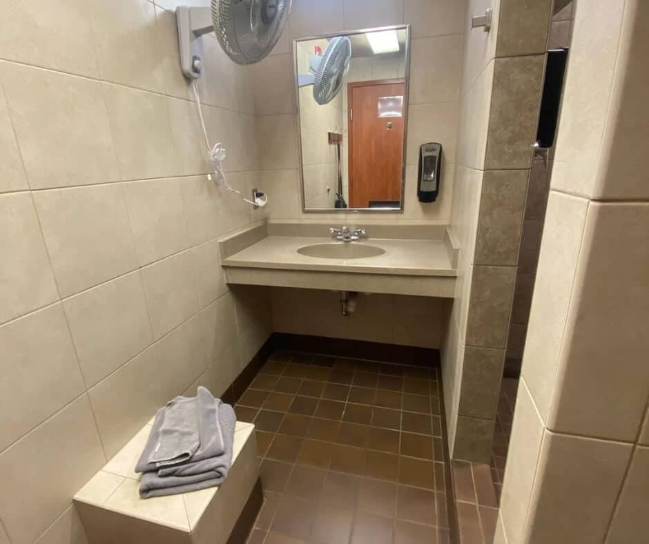 How to Take a Truck stops shower If You’re not a trucker 3 What Are Truck Stop Showers Like