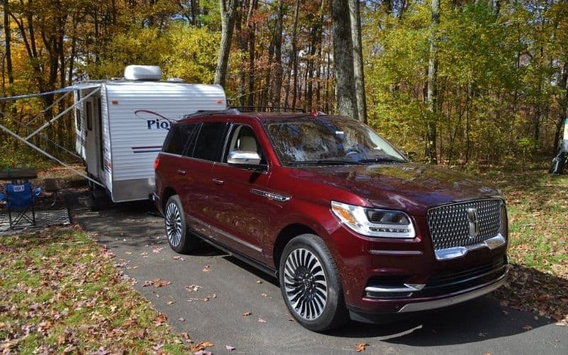 22021-Lincoln-Aviator-Towing-An-RV-camper