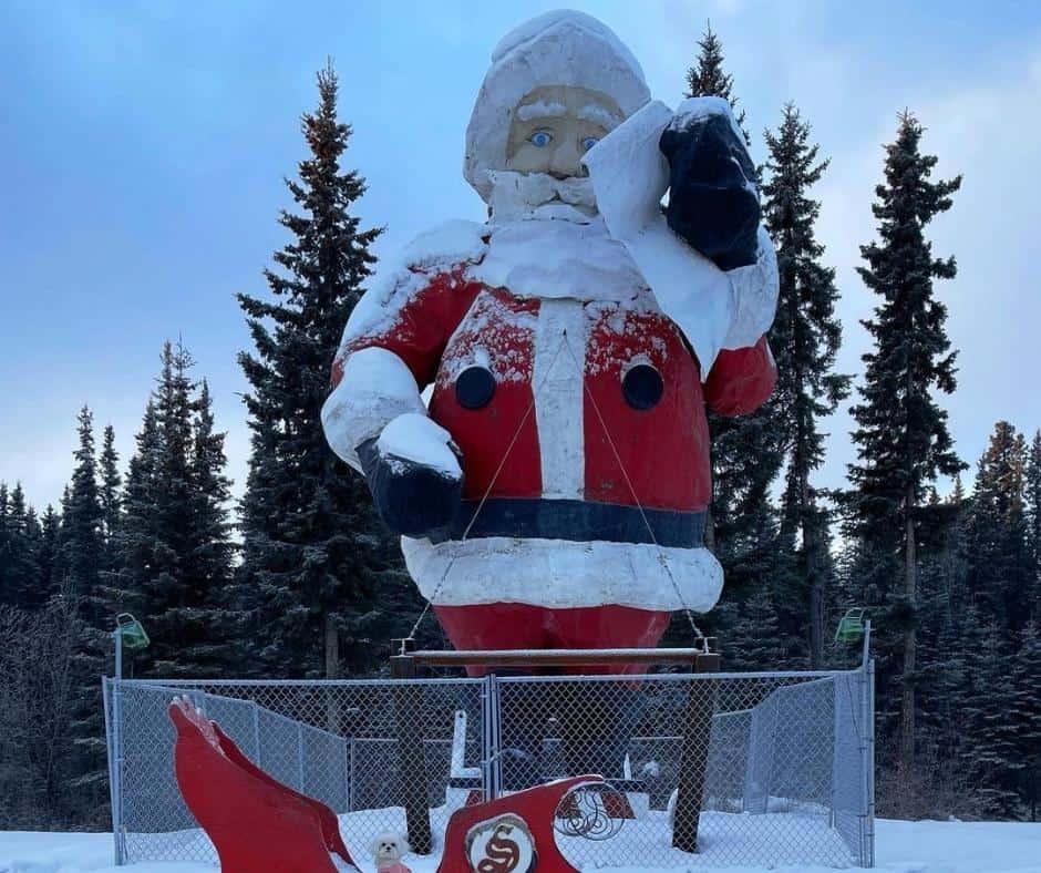 Weirdest Roadside Attractions in all 50 states across America 3 Largest-Santa-Claus-Statue-in-the-World-Alaska