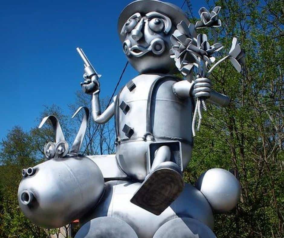 Weirdest Roadside Attractions in all 50 states across America 34 Metal-Man-Riding-a-Pig-Dog-North-Carolina