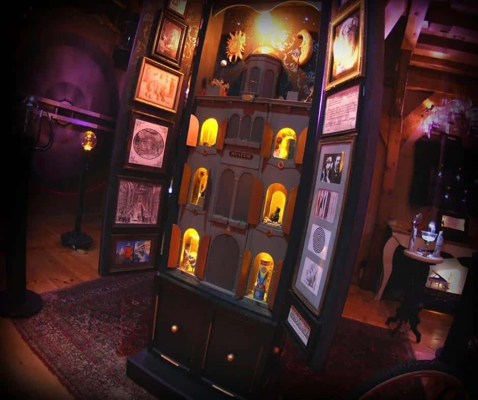 Weirdest Roadside Attractions in all 50 states across America 40 Musee-Patamecanique-–-Cabinet-of-Curiosities-Rhode-Island