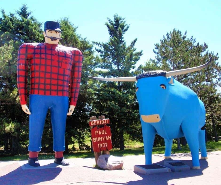 Paul-Bunyan-and-Babe-the-Blue-Ox-Statues-Minnesota