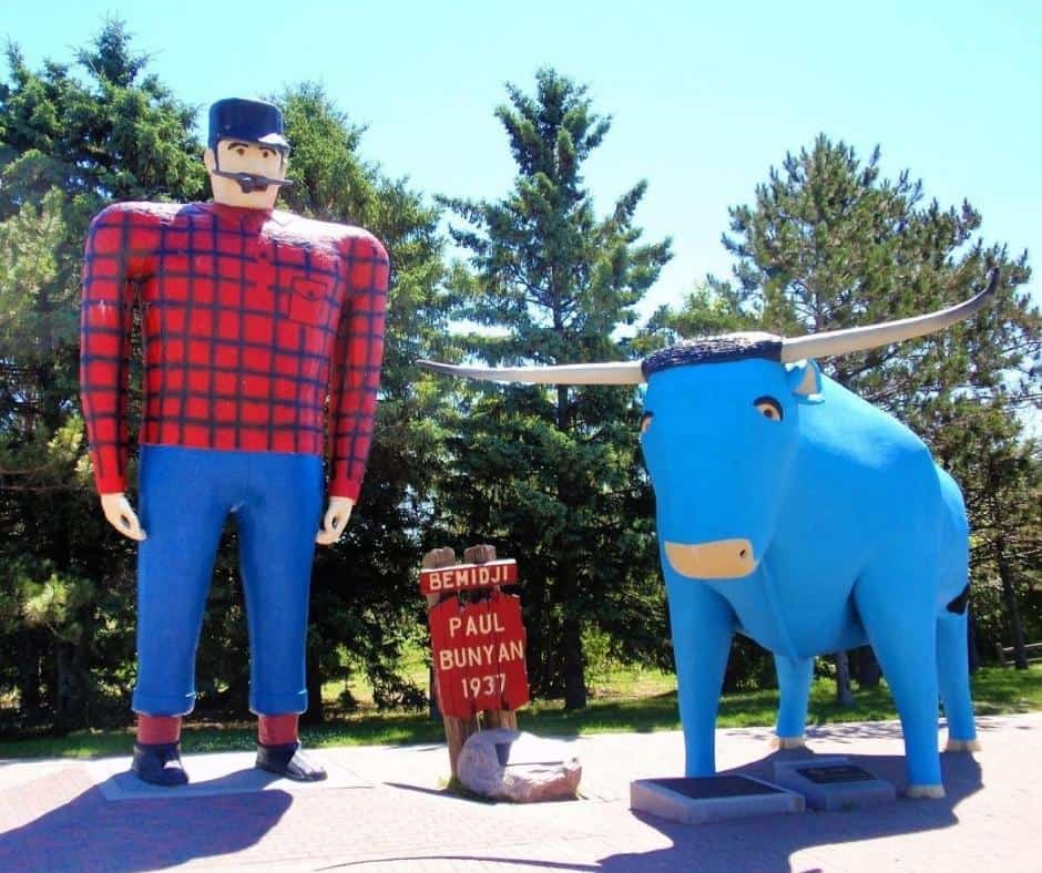 Weirdest Roadside Attractions in all 50 states across America 24 Paul-Bunyan-and-Babe-the-Blue-Ox-Statues-Minnesota