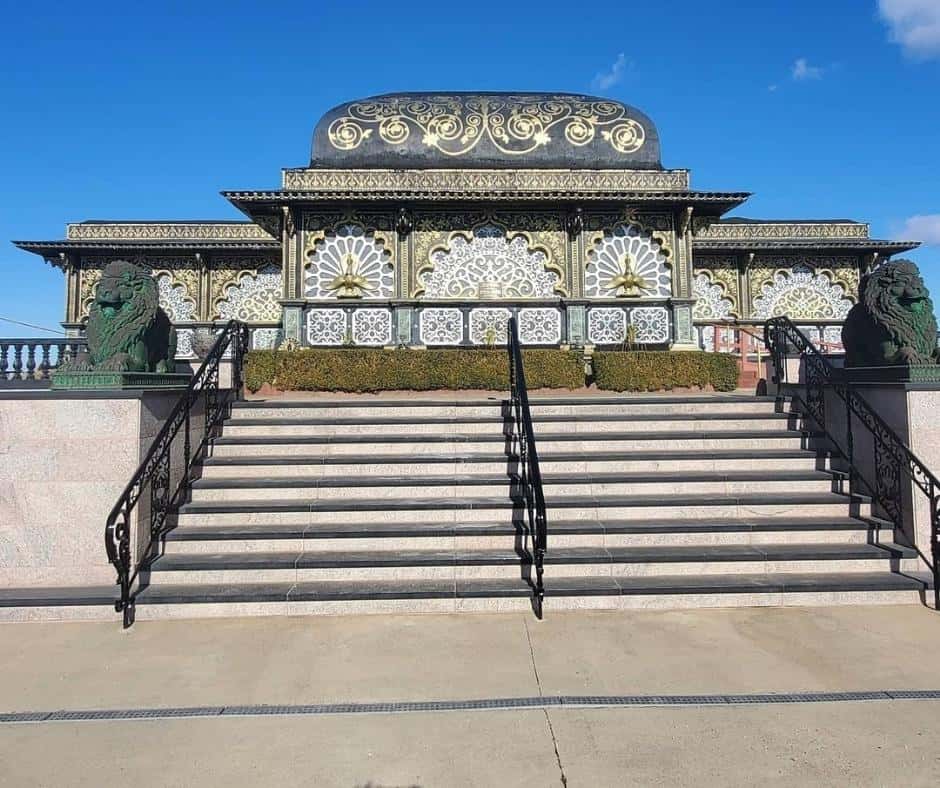 Weirdest Roadside Attractions in all 50 states across America 49 Prabhupadas-Palace-of-Gold-West-Virginia