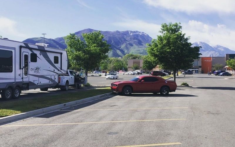 The Do's and Don'ts of Overnight RV Parking at Walmart 2 The Dos Of Walmart RV Parking