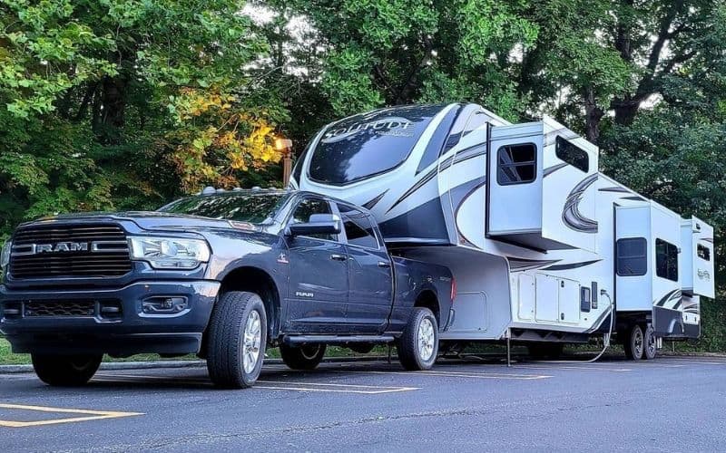 5 Biggest Fifth Wheel Campers On The