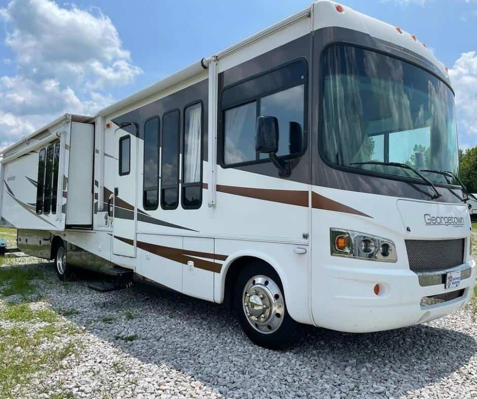 Class A Vs. Class C Motorhomes: Where They Differ & Which RV Is Best For You? 8 Class A RVs