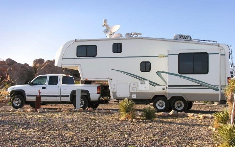 Reasons To Choose a Fifth Wheel for Full-Time RVing