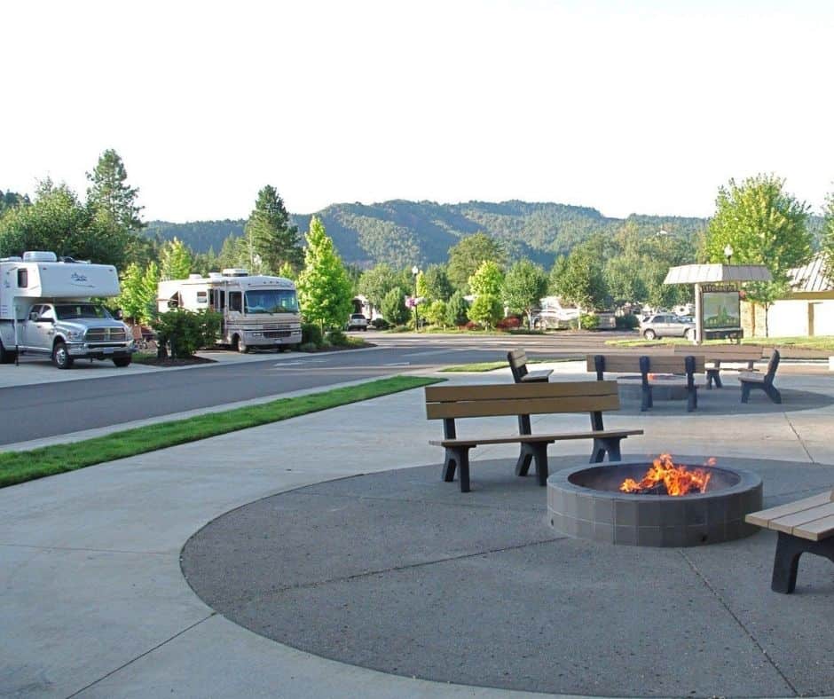 15 Long Term RV Parks And Campgrounds That Are Open All Year-Round 12 Seven Feathers RV Resort