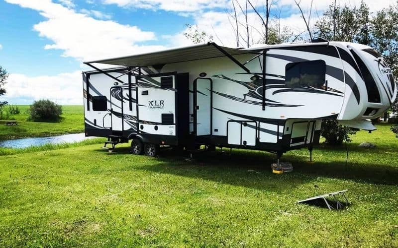 6 Best Four Season Fifth-Wheel Camper Trailers For Cold Weather RVing 9 Forest River - XLR Thunderbolt