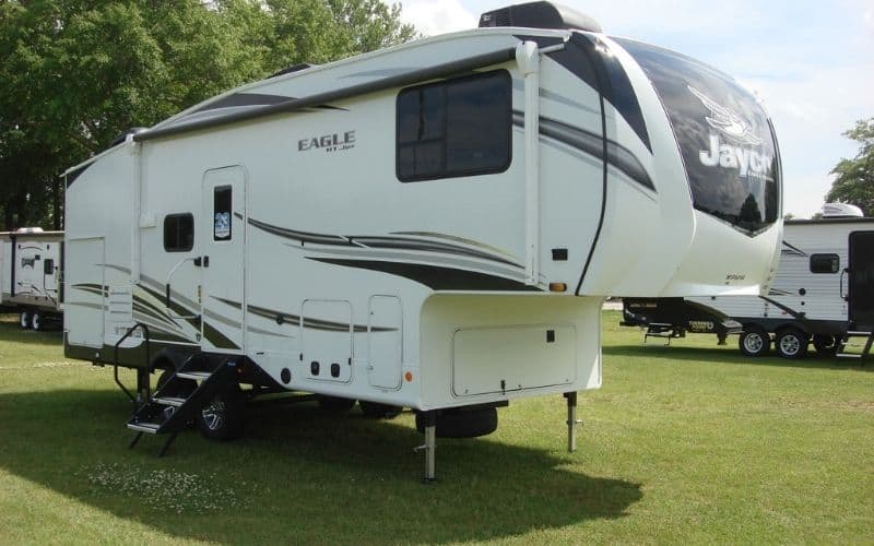 6 Best Four Season Fifth-Wheel Camper Trailers For Cold Weather RVing 8 Jayco - Eagle HT