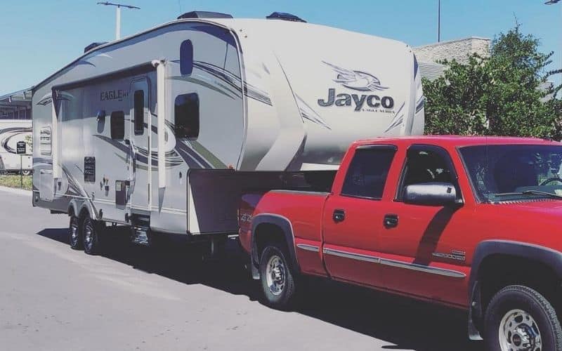 What To Look For In A Four-Season Fifth-Wheel Trailer