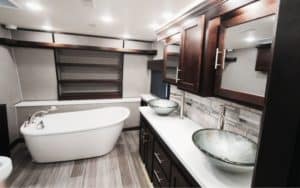 Luxurious RVs With Stylish Built-In Bathtubs