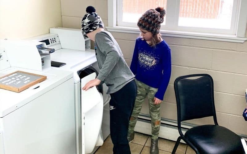 6 Ways to Do RV Laundry While Living Full Time On the Road! 3 Using RV Park Facilities