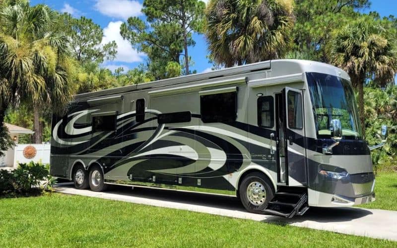 Benefits of a Self-Contained RV