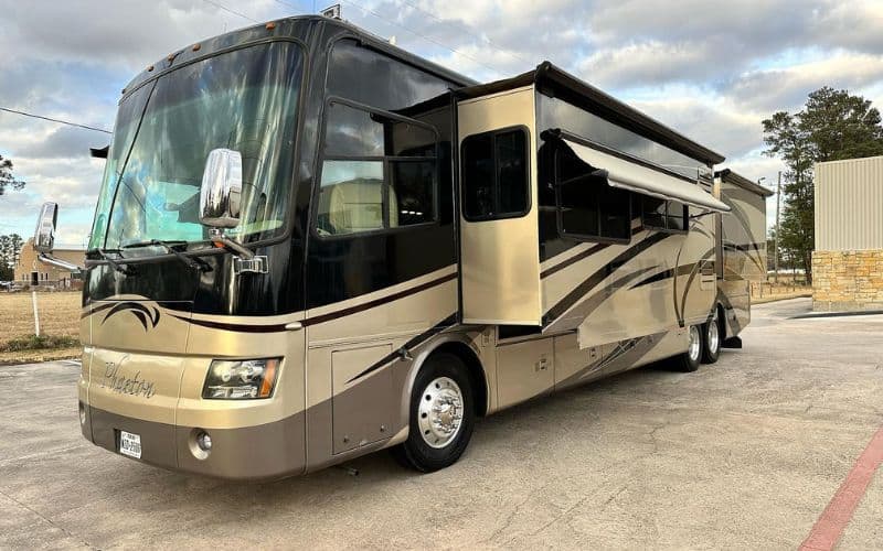 The Pros of Buying an RV from a Dealership