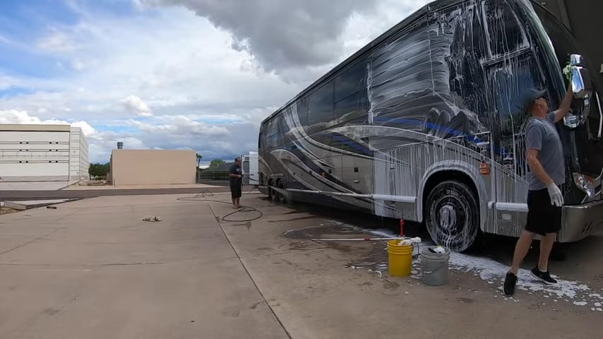 The Different RV Wash Options Around You