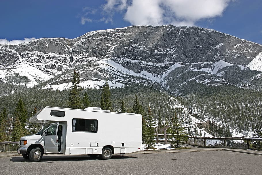 Best Type Of RVs To Accompany You In The Cold
