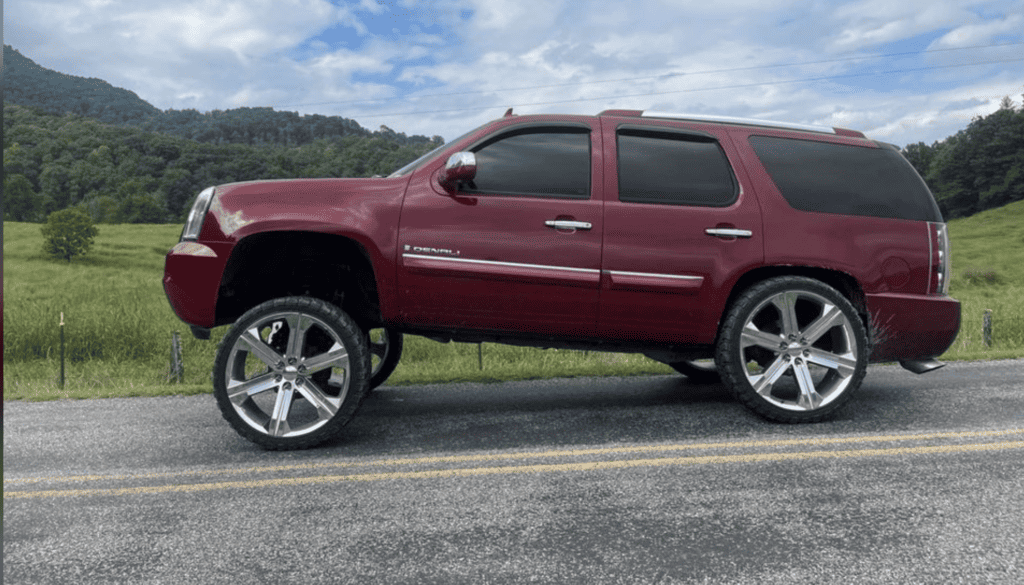 Top 5 Benefits Of Squatted Trucks For Off-Roading Enthusiasts 2 squatted trucks